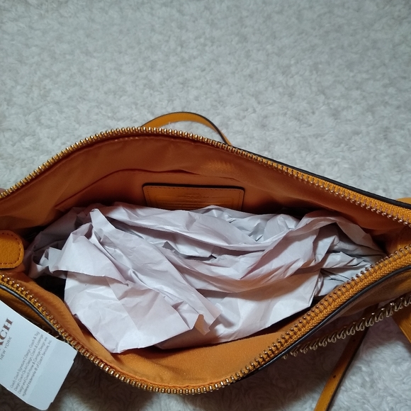 **SOLD** Coach Pebble Leather Carrie Crossbody Bag - Picture 6 of 8